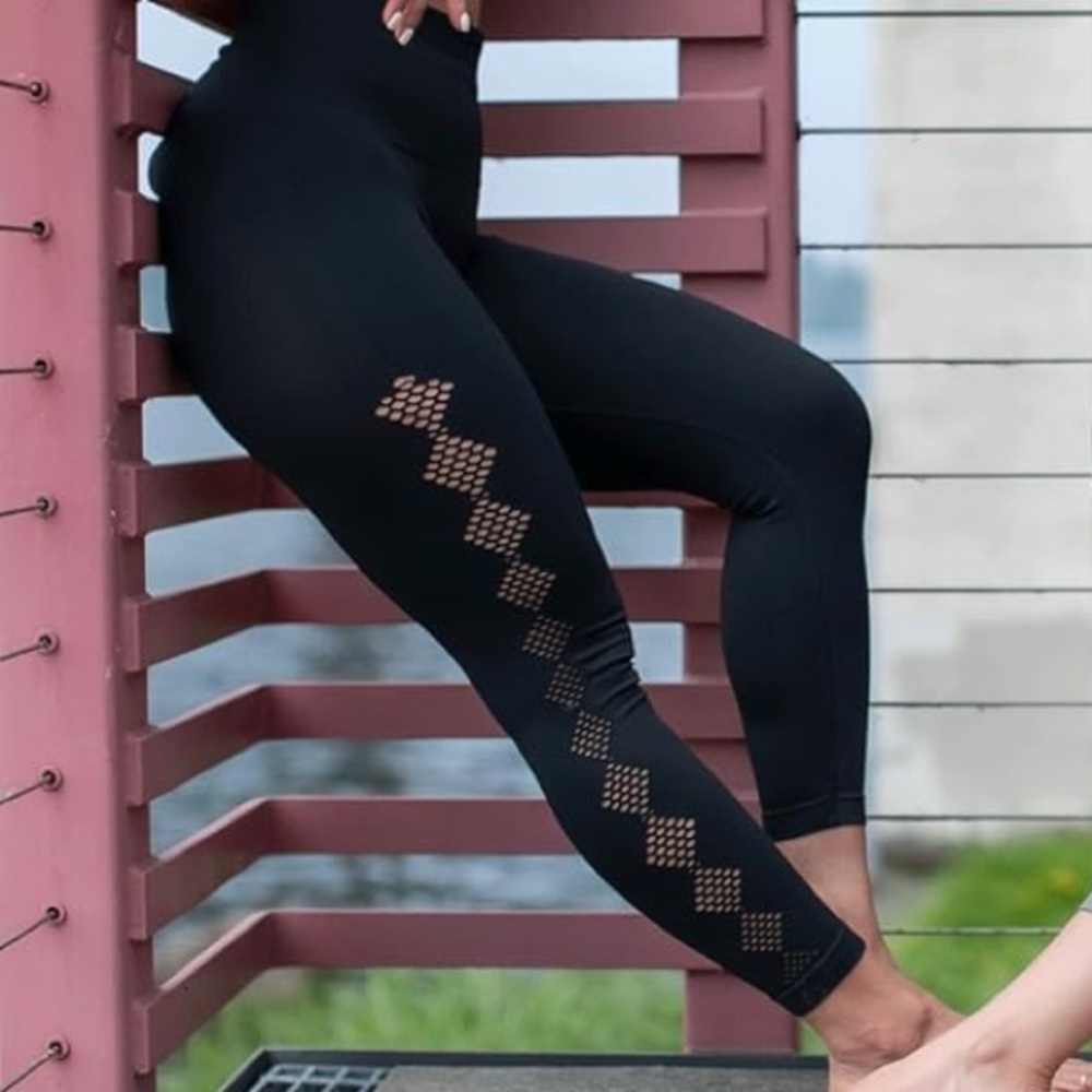 Tema Athletics Women's Black Scallop Leggings High Waist Ankle Diamond Cutouts